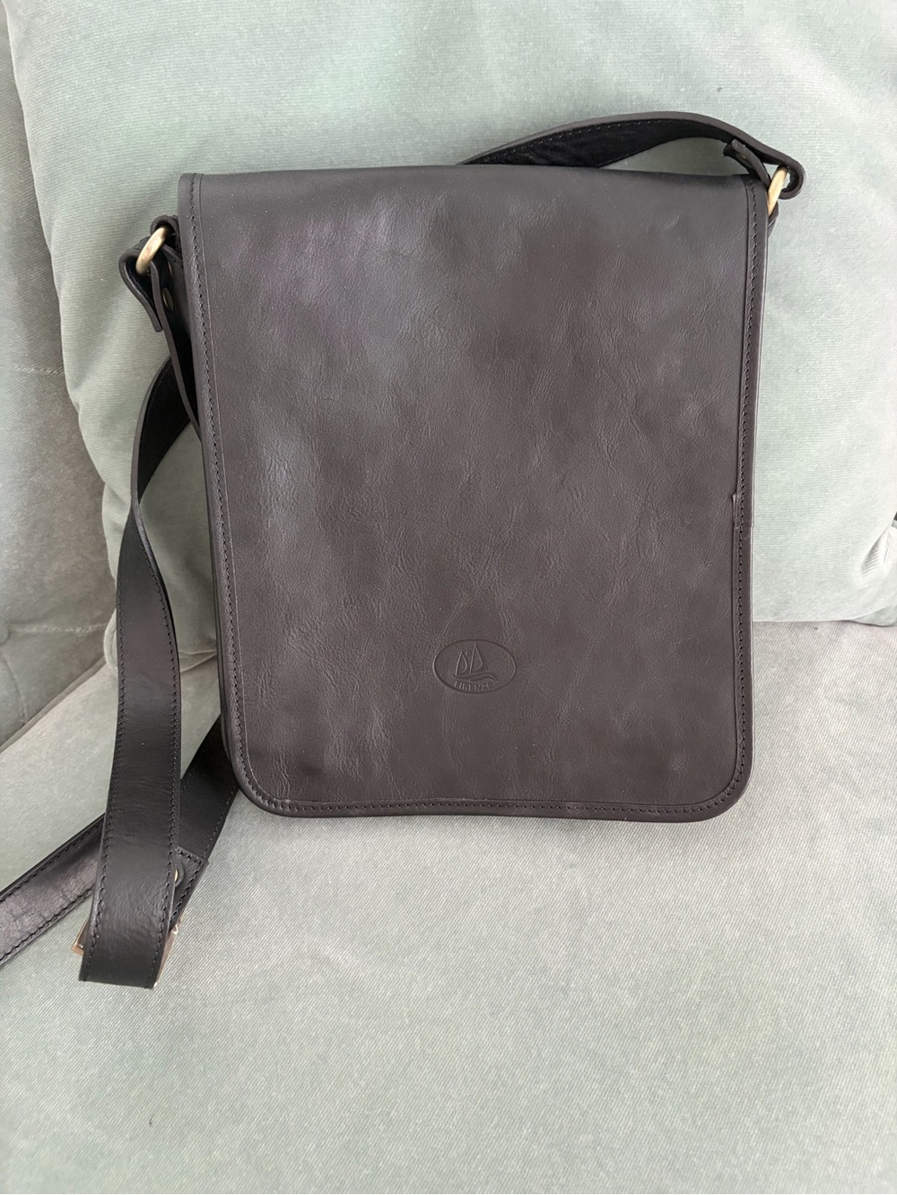 Women's Leather Crossbody Bag in black/dark gray